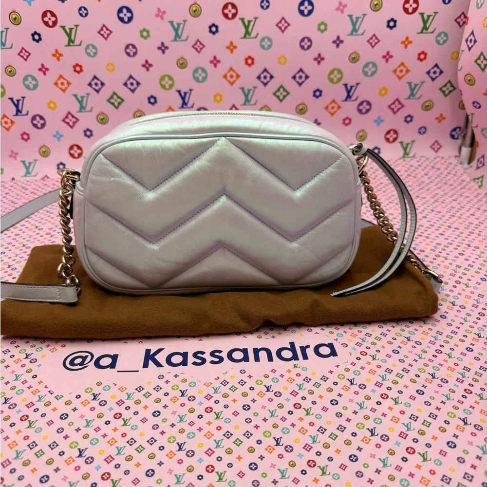 Gucci Iridescent White Crossbody Bag with Gold Accents - Picture 4 of 8